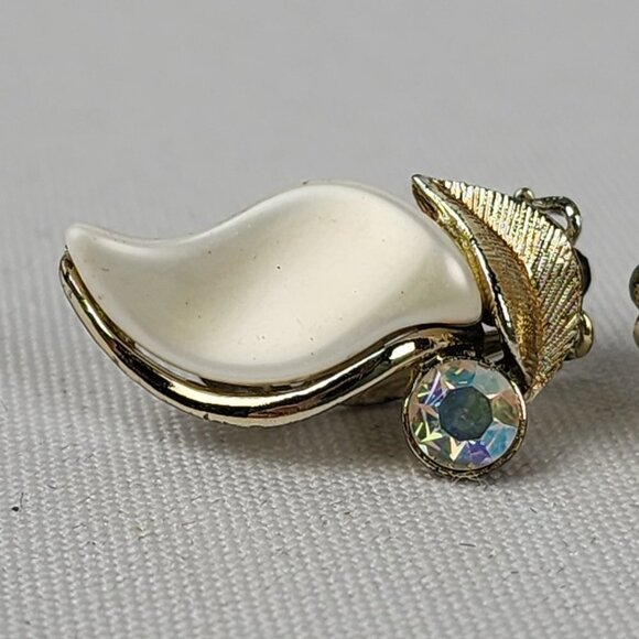 Vintage White Enamel AB Rhinestone Clip On Earrings - Picture 2 of 4